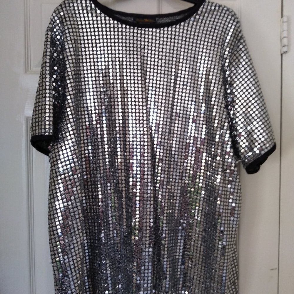 PERFECT FOR NEW YEARS! Hunters Run Sequin Top